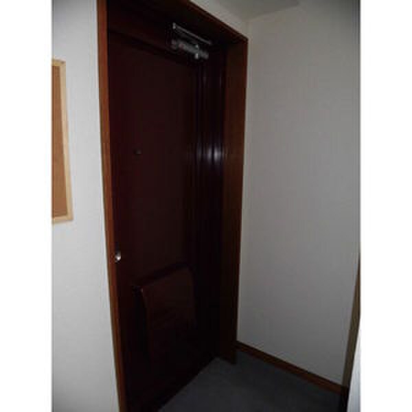 物件内観写真11　(玄関)