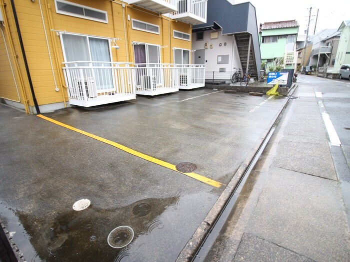 物件外観写真5　(駐車場)
