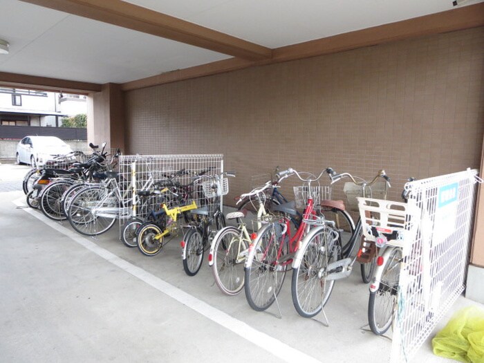 物件外観写真2　(駐輪場)