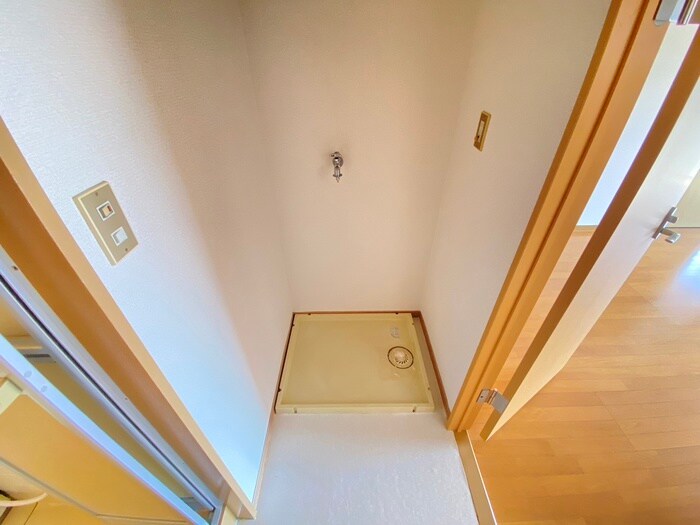 物件内観写真11　(洗濯機置場)