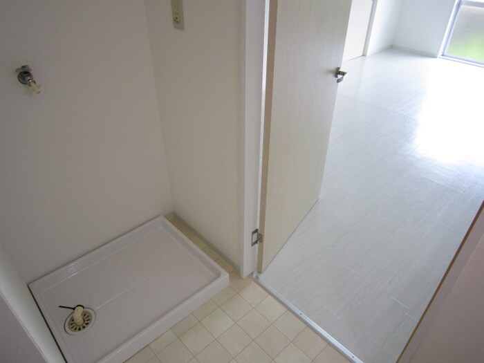 物件内観写真12　(洗濯機置場)