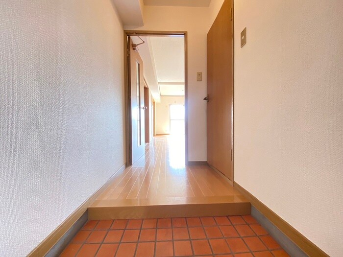 物件内観写真13　(玄関)