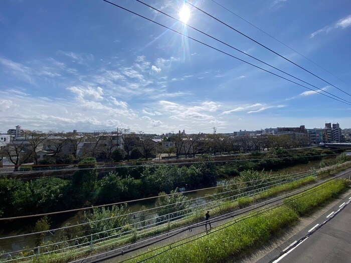 物件内観写真15　(室内からの展望)