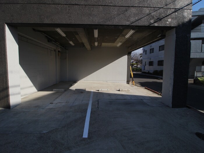 物件外観写真4　(駐車場)