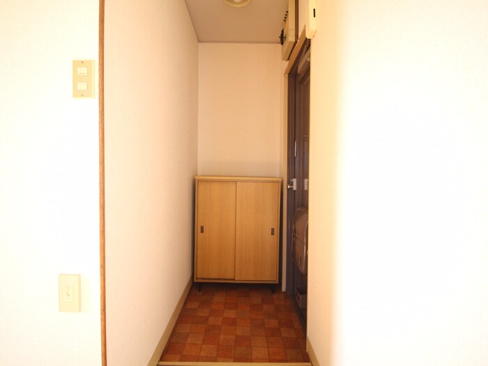 物件内観写真18　(玄関)