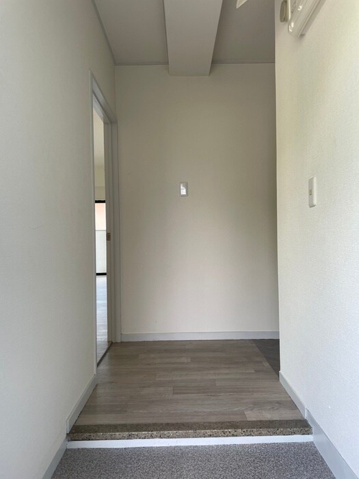 物件内観写真6　(玄関)