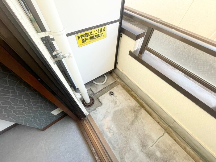 物件内観写真16　(洗濯機置場)