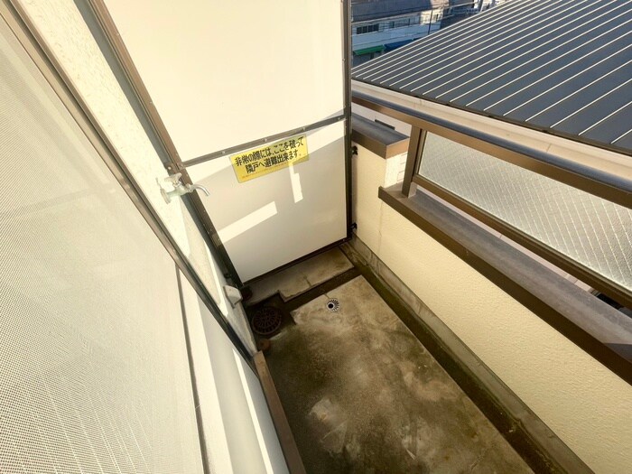 物件内観写真16　(洗濯機置場)