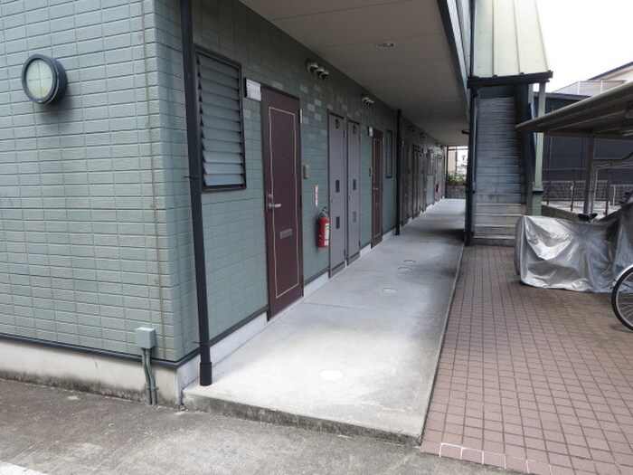 物件外観写真3　(エントランス部分)