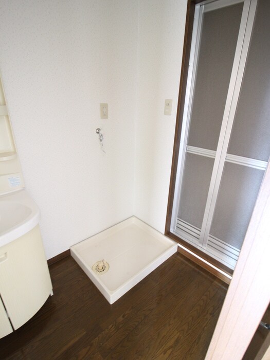 物件内観写真12　(洗濯機置場)