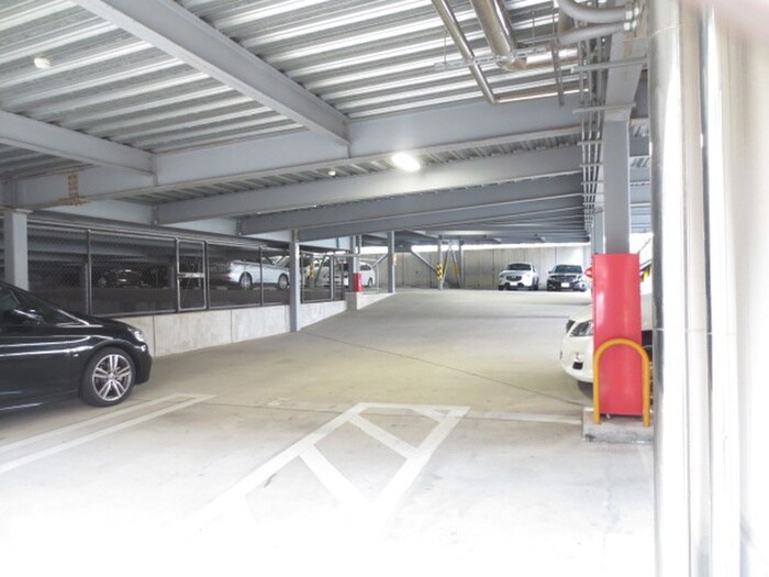 物件外観写真5　(駐車場)