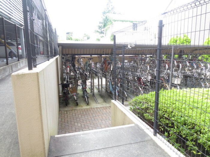 物件外観写真6　(駐輪場)