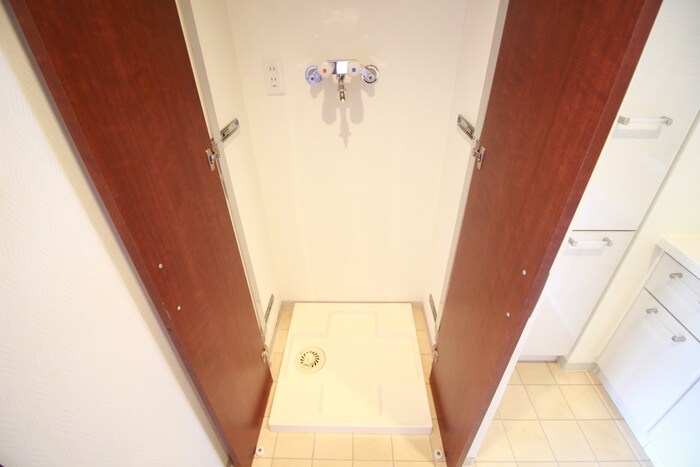 物件内観写真12　(洗濯機置場)