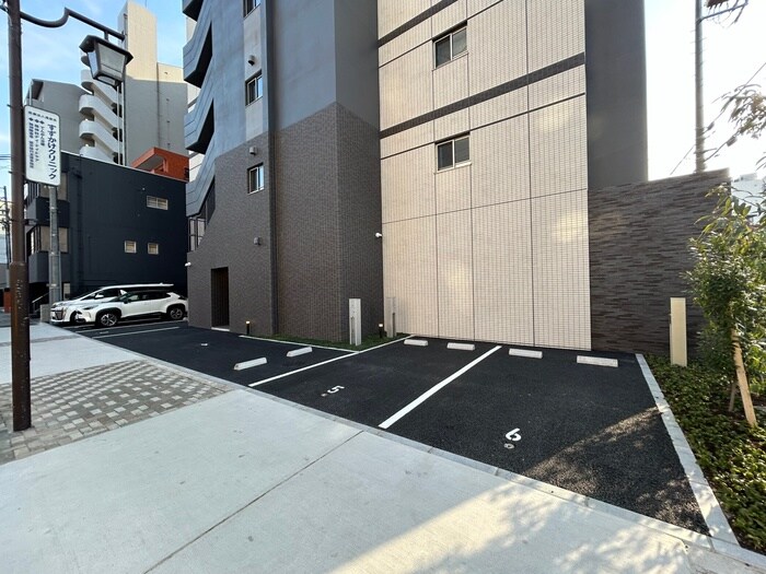 物件外観写真5　(駐車場)