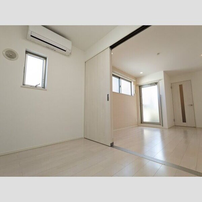 物件内観写真4　(居室)