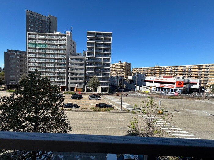 物件内観写真11　(室内からの展望)