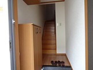 物件内観写真13　(玄関)