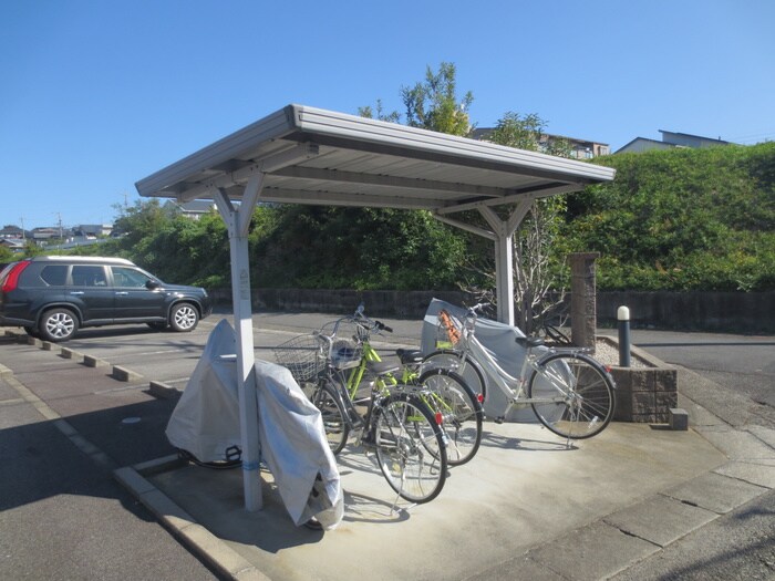 物件外観写真4　(駐輪場)