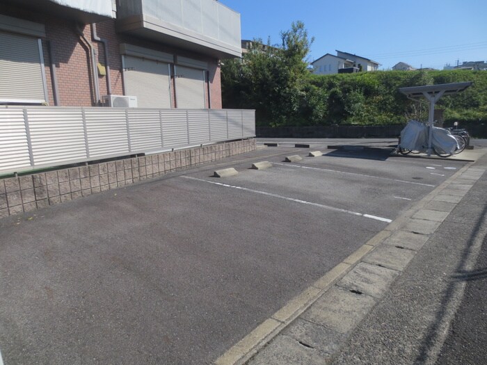 物件外観写真5　(駐車場)
