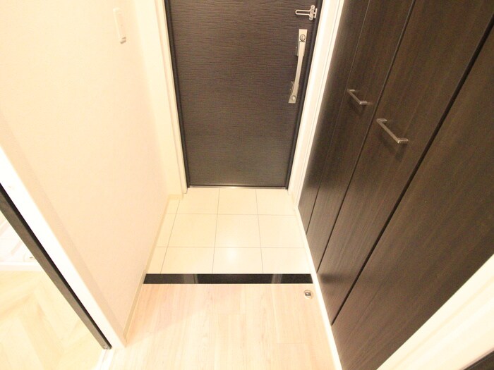 物件内観写真7　(玄関)