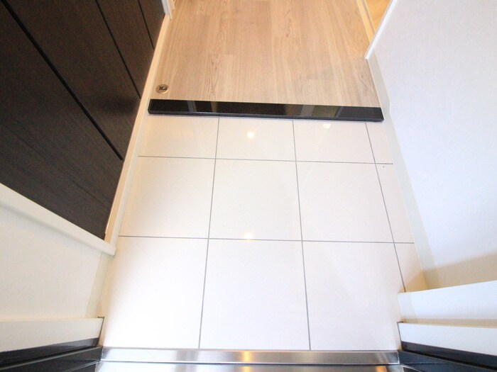 物件内観写真7　(玄関)