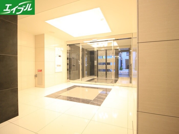 物件外観写真5　(エントランス部分)