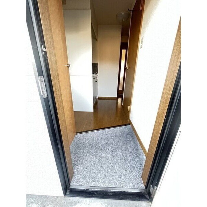 物件内観写真13　(玄関)