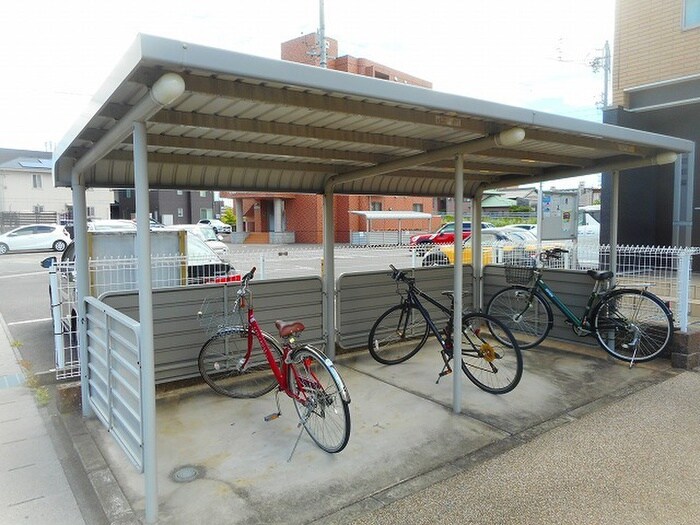 物件外観写真3　(駐輪場)