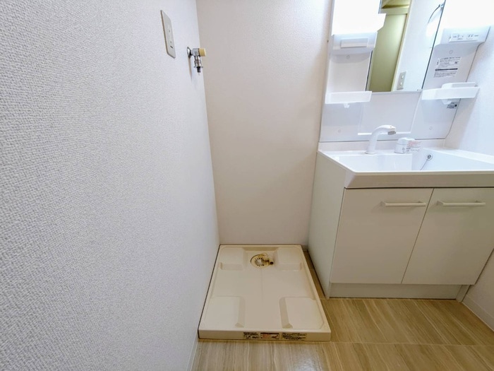 物件内観写真16　(洗濯機置場)