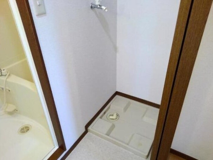 物件内観写真11　(洗濯機置場)