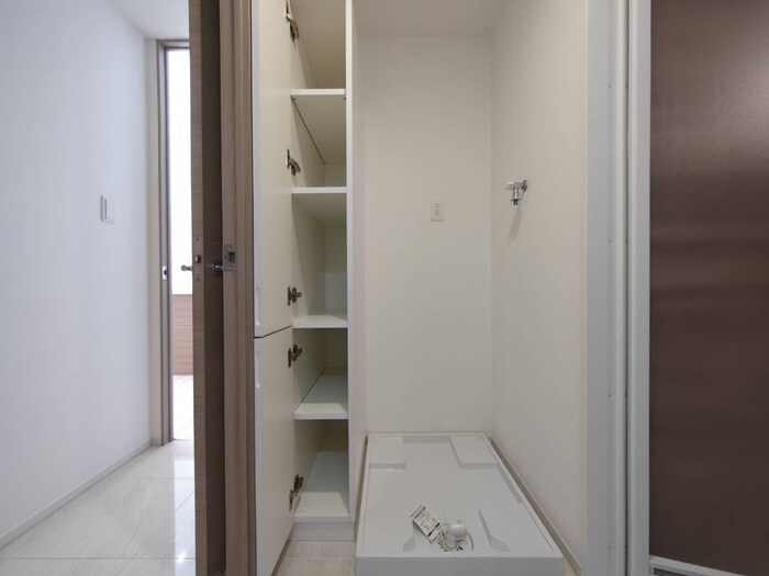 物件内観写真16　(洗濯機置場)