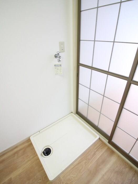 物件内観写真12　(洗濯機置場)