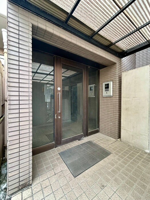物件外観写真4　(エントランス部分)