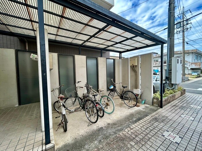 物件外観写真6　(駐輪場)