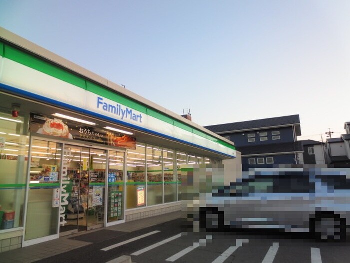 ファミリーマート中川万場店