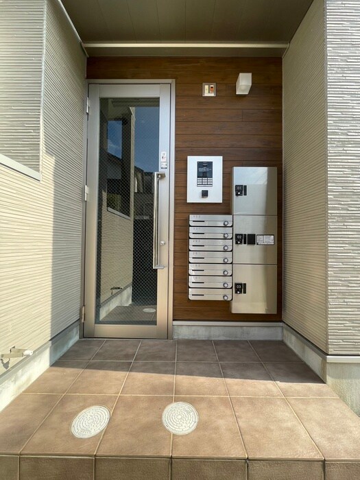 物件外観写真5　(エントランス部分)