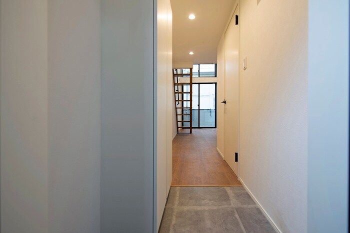 物件内観写真7　(玄関)