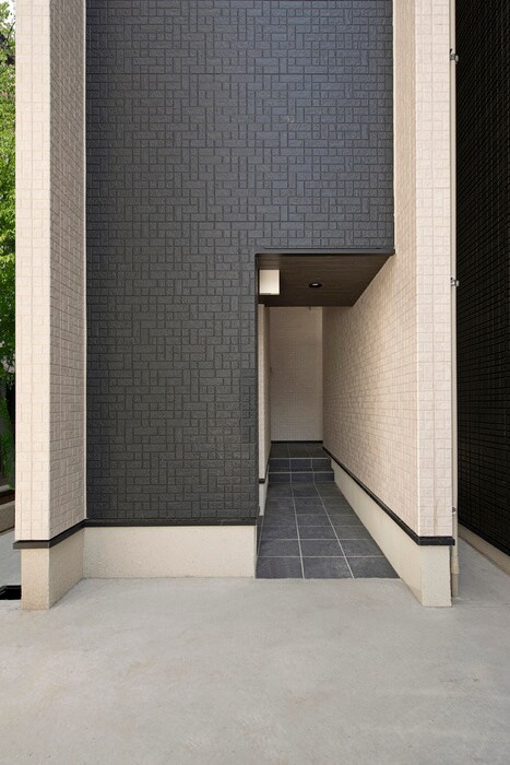 物件外観写真4　(エントランス部分)