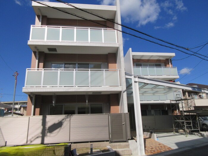 物件外観写真4　(駐車場)