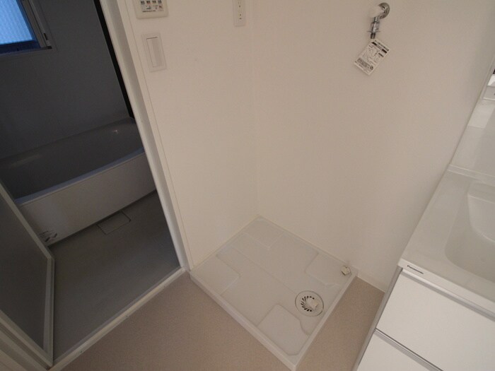 物件内観写真18　(洗濯機置場)