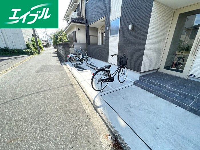 物件外観写真3　(駐輪場)