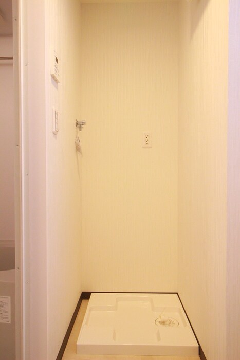 物件内観写真13　(洗濯機置場)