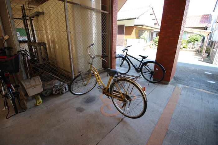 物件外観写真3　(駐輪場)