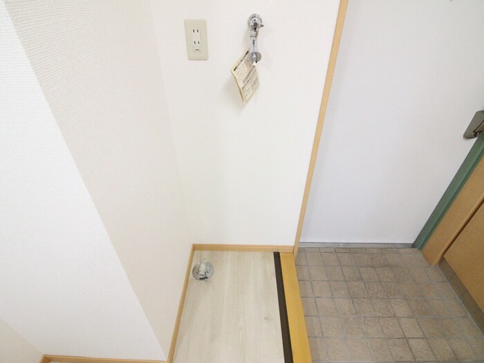 物件内観写真12　(洗濯機置場)