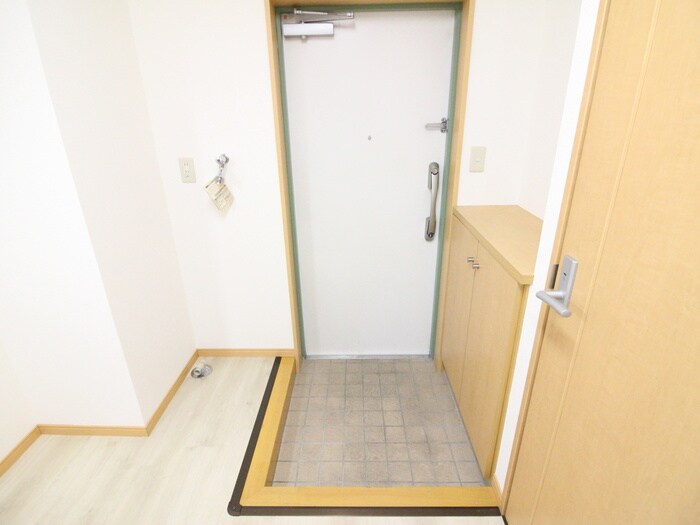 物件内観写真13　(玄関)