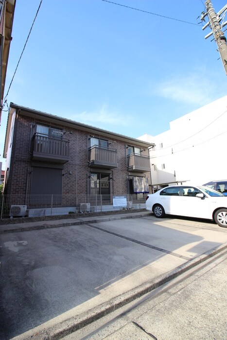 物件外観写真2　(駐車場)