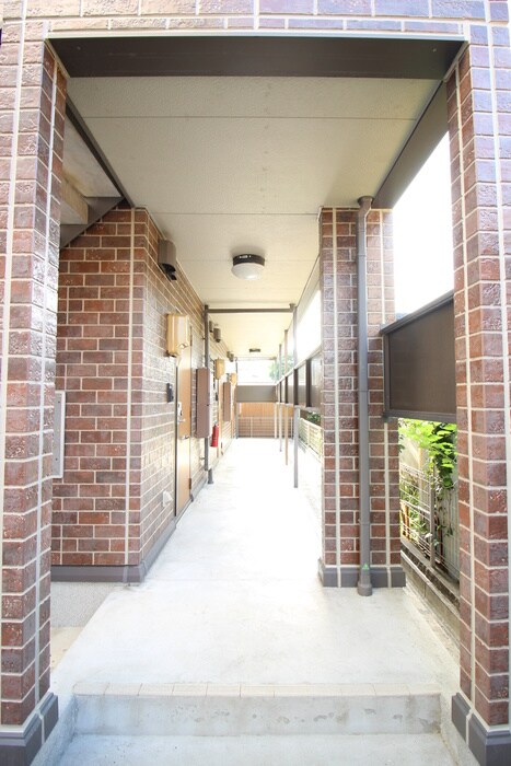 物件外観写真5　(エントランス部分)