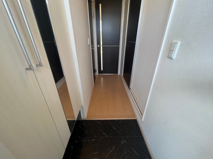 物件内観写真12　(廊下)