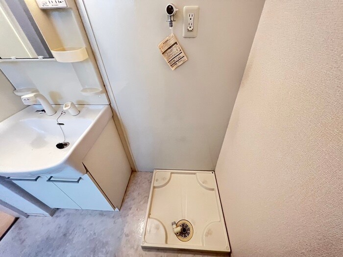 物件内観写真15　(洗濯機置場)