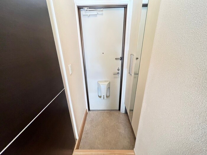 物件内観写真16　(玄関)